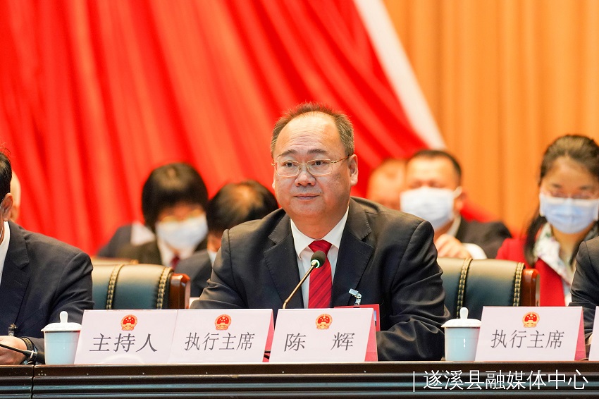 遂溪县人大常委会副主任陈辉主持开幕大会.