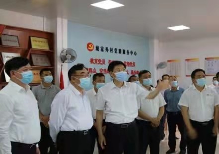 省民政厅党组书记丁红都到湛江市麻章区麻章镇社会工作服务站点调研