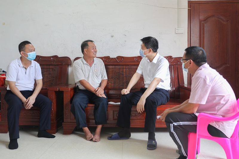 陈政书记率队到麻章镇调研检查乡村振兴巡河暨开展七一慰问党员活动