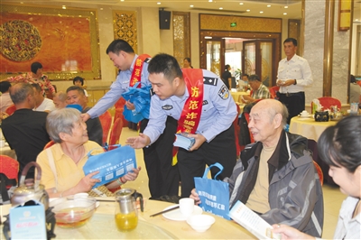 以忠诚担当托举起平安建设新高度