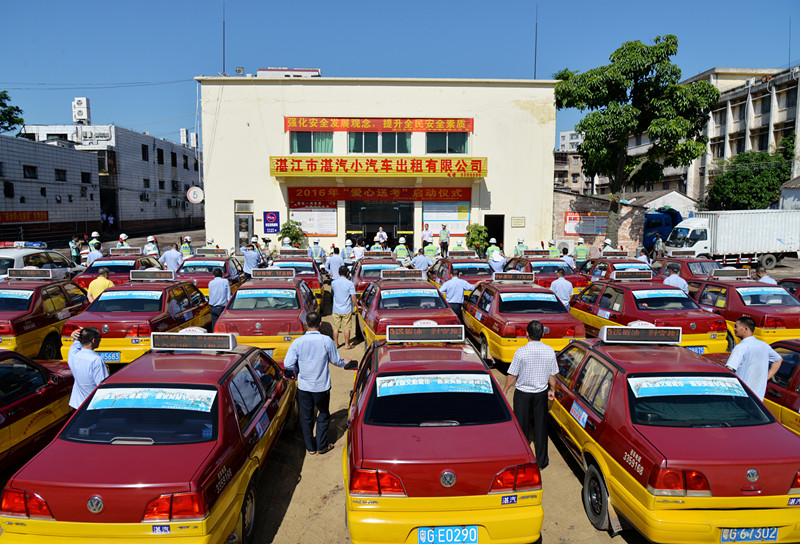 "爱心送考车"启航护考_湛江市人民政府门户网站