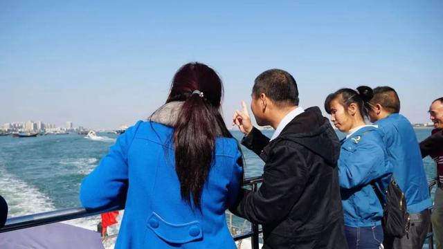 100名出租车司机齐齐出动！擦亮湛江城市的“流动名片”……