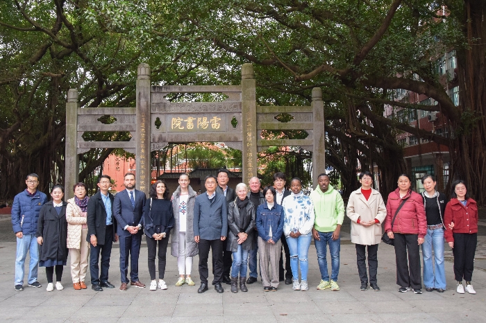 与会人员合影.jpg