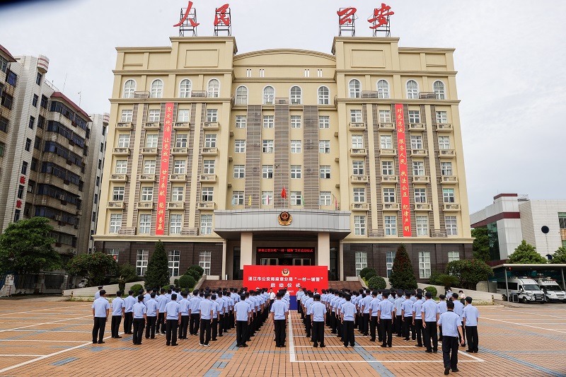 麻章公安分局举行“一村一辅警”工作启动仪式 (5).JPG