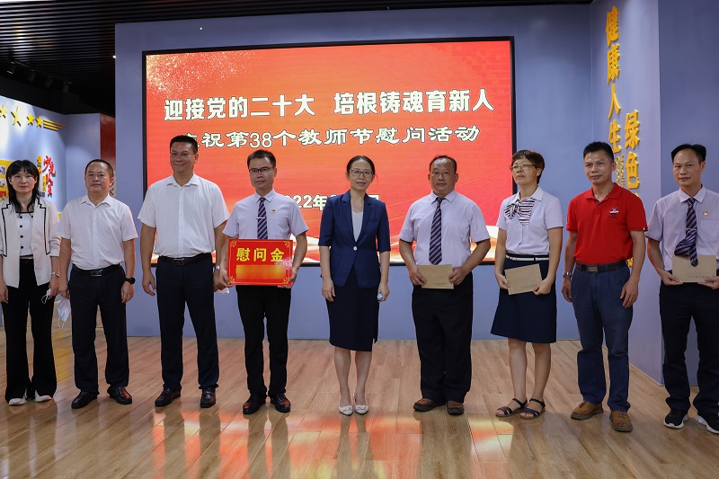 市领导陈云率队到麻章区开展教师节走访慰问活动 (3).JPG