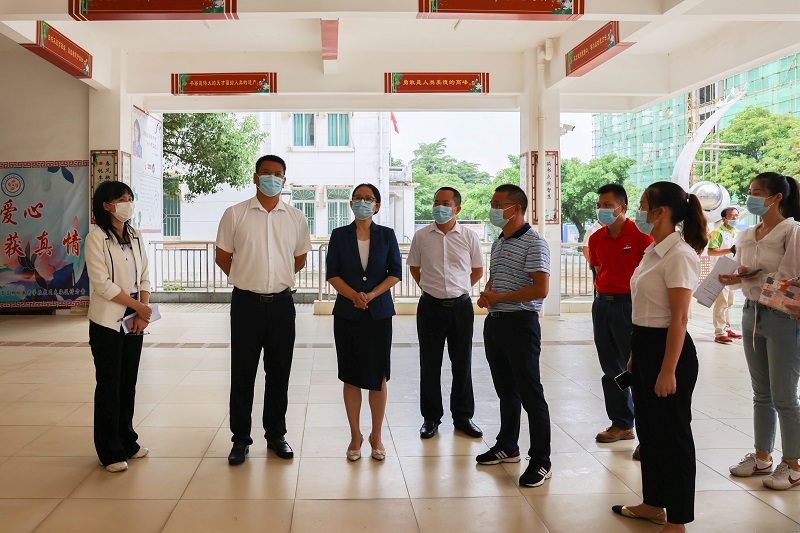 市领导陈云率队到麻章区开展教师节走访慰问活动.JPG