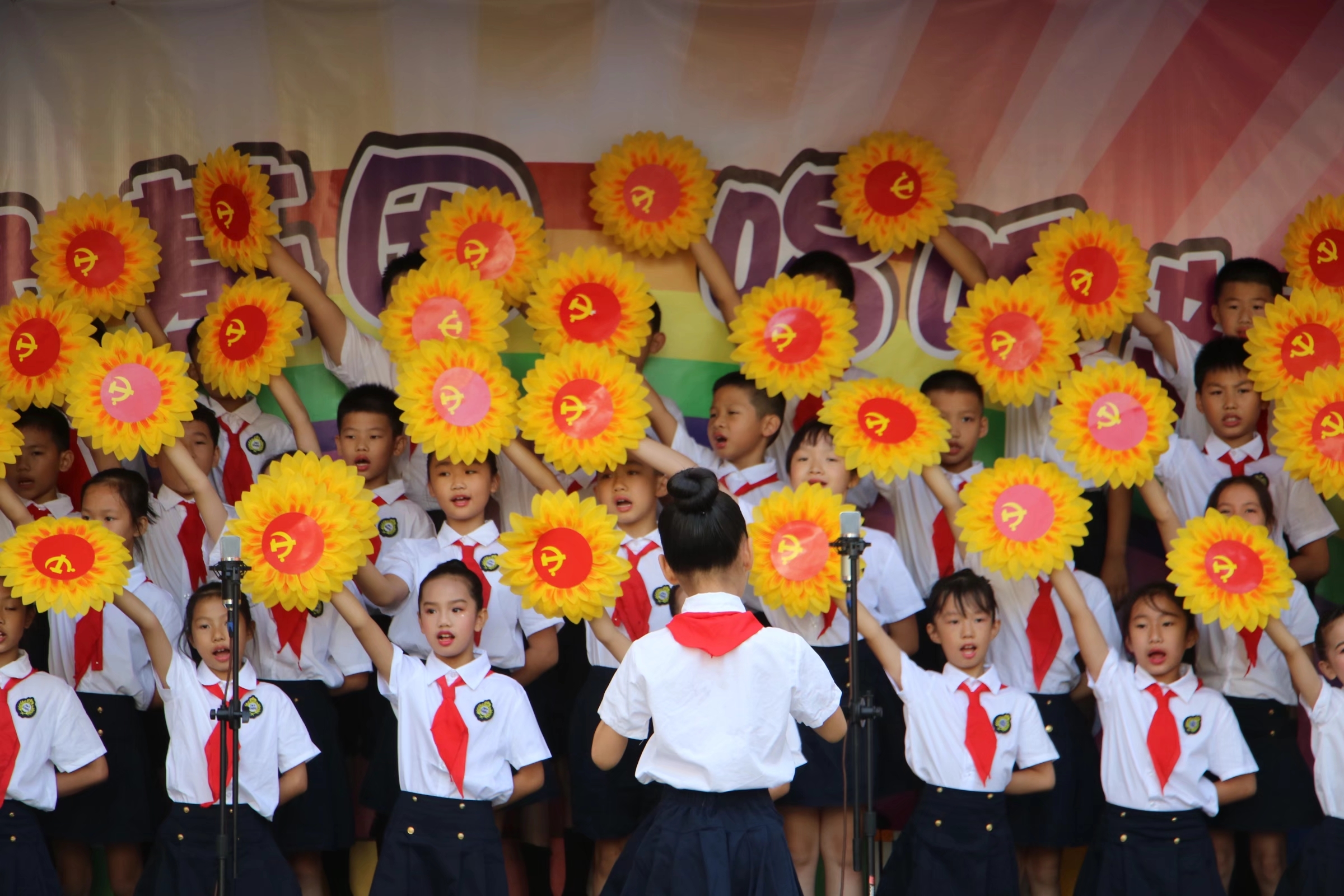 2022年5月10日湛江市第十八小学开展“传承红色基因，唱响红色经典”活动.jpg