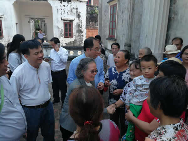 李浈博士与乡情热亲交流.jpg
