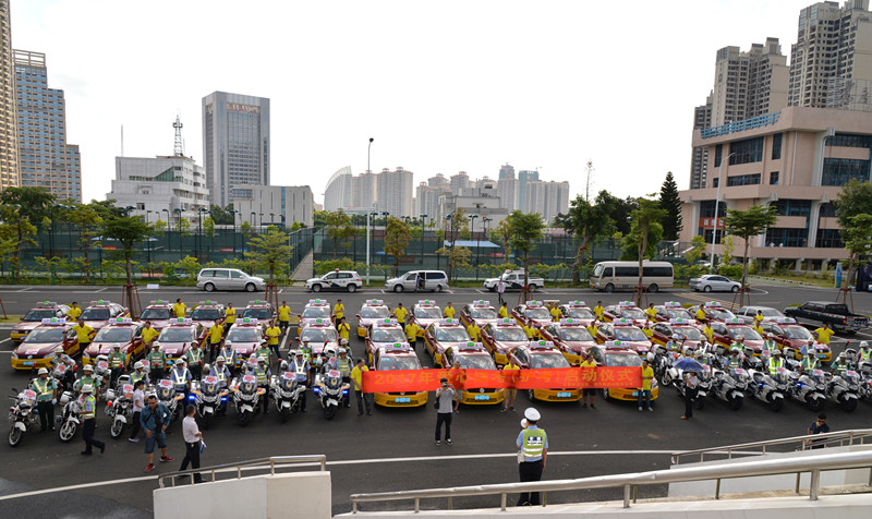 湛汽小汽车出租有限公司与湛江市公安局交警支队赤坎大队联合开展_“爱心送考（护考）”启动仪式