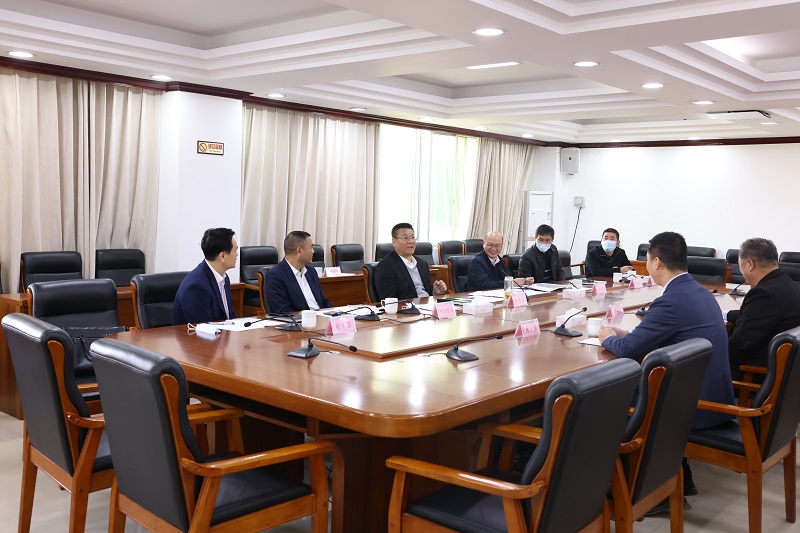 陈思远区长会见亿龙矿场开发有限公司一行.jpg