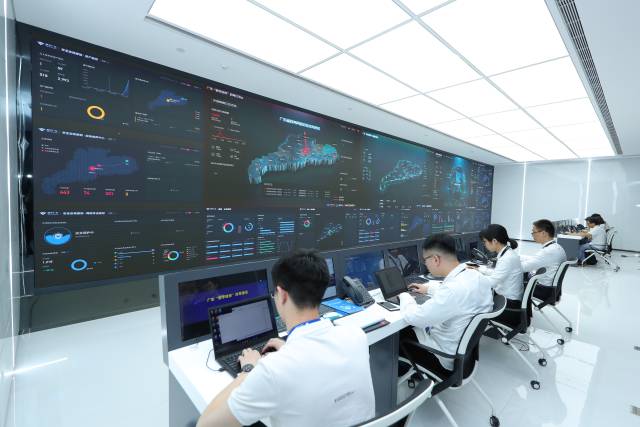 图为广东数字政府建设运营中心数据大屏。