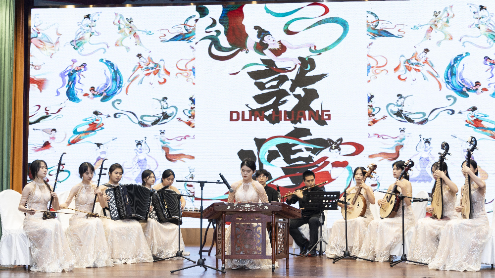 6.岭南师范学院民乐团精彩的民乐演出.jpg