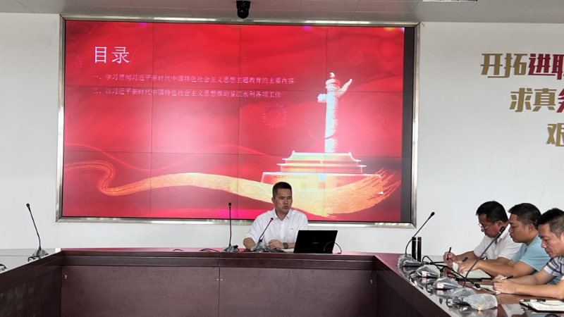 支部书记肖康福讲授党课.jpg