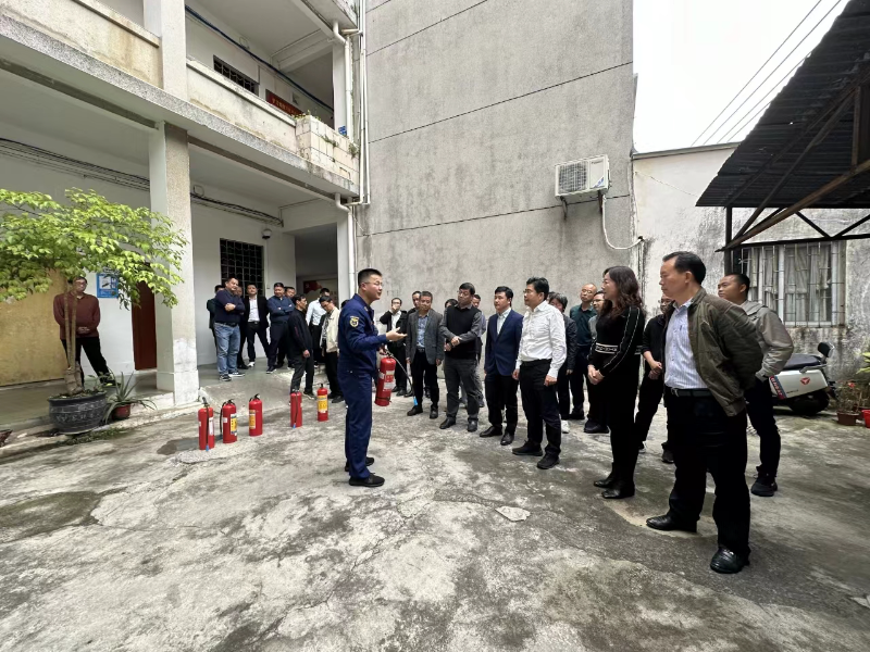 湛江市工业和信息化局组织开展行业部门消防安全培训演练