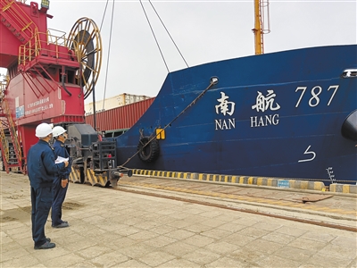 湛江海关上线进出口集装箱货物同船运输新模式_湛江