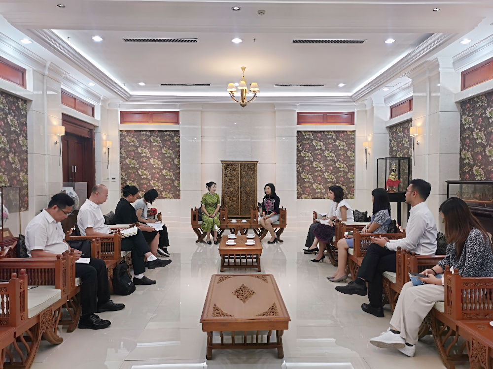泰国驻穗总领事吉拉蓬&middot;素妲尼会见湛江外事代表团.jpg
