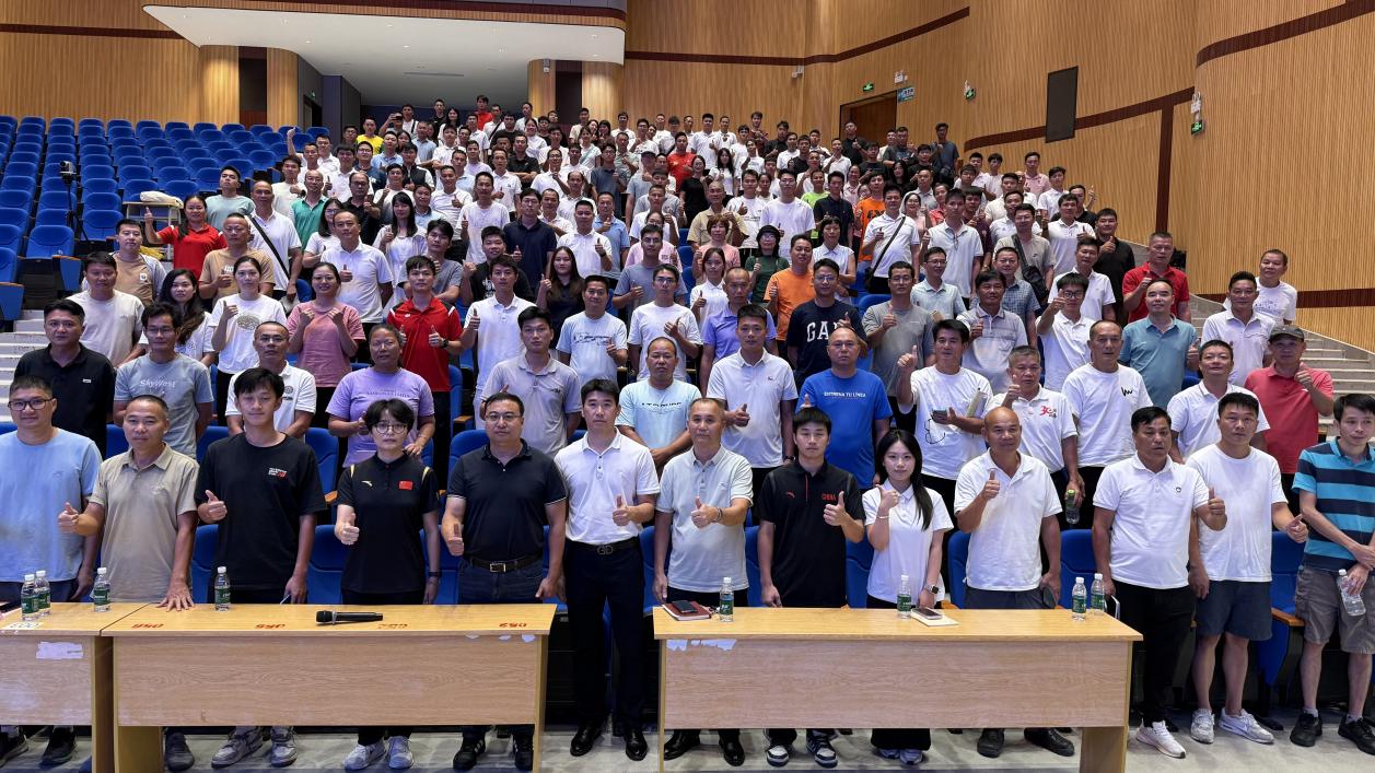 2025年湛江市人教版义务教育体育与健康新教材培训活动顺利举行.docx_5