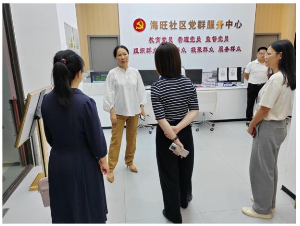 湛江市文化广电旅游体育局车洁同志到坡头区南调街道海旺社区开展“平安夜访”