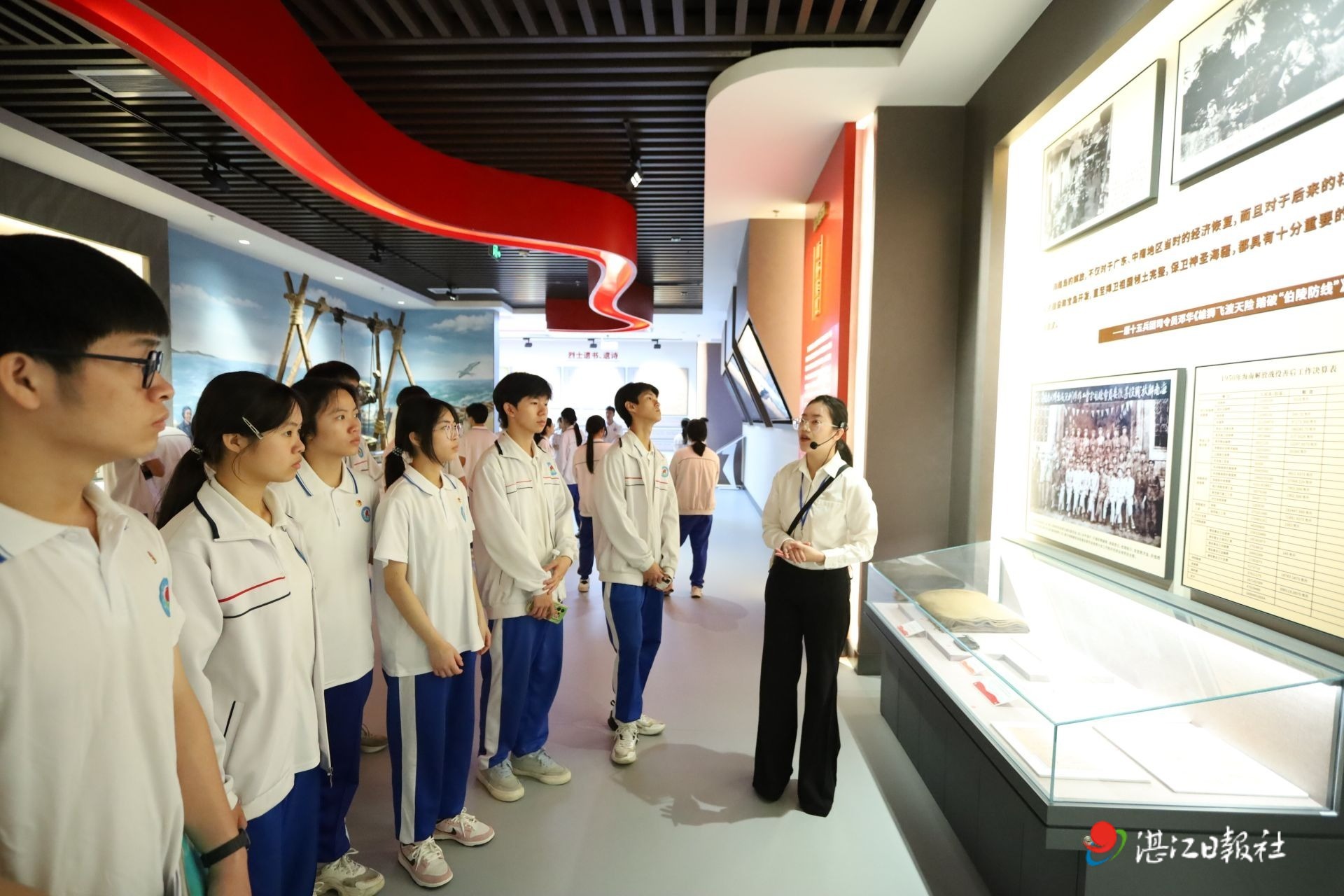 缅怀革命先烈 传承红色精神