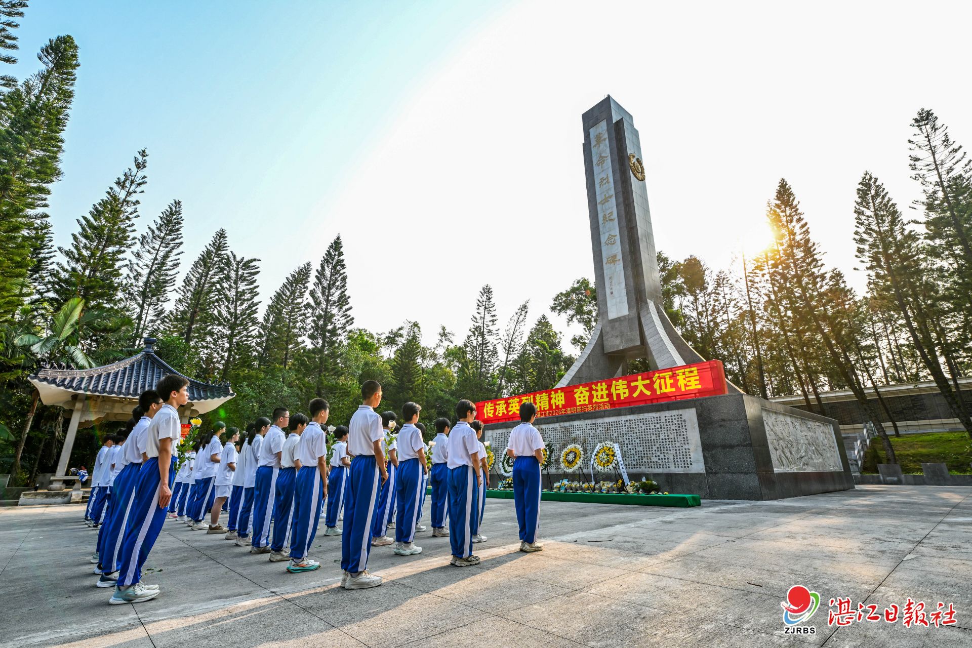 我市开展清明祭英烈教育实践活动