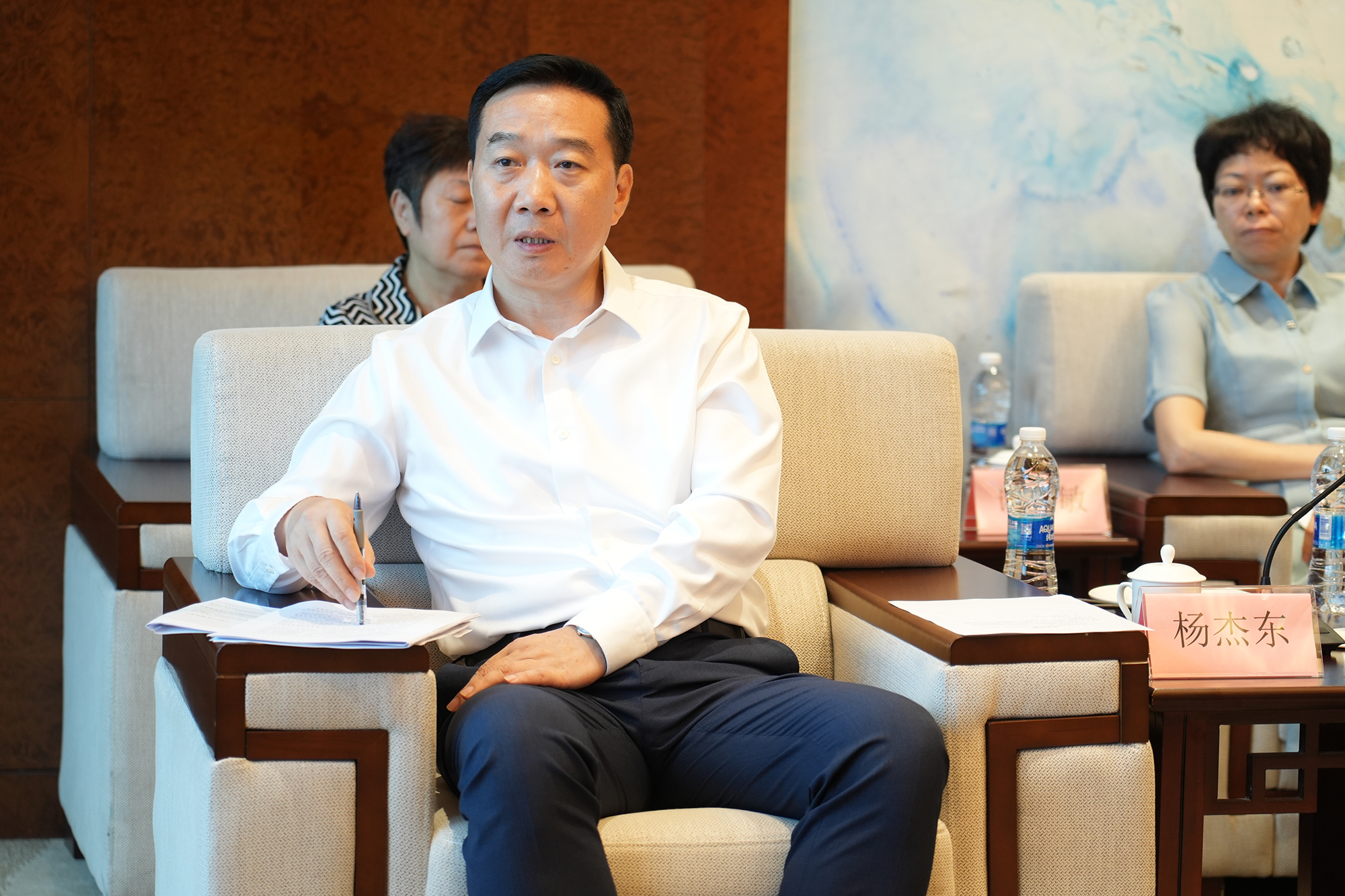 4、杨杰东主任对中国平煤神马集团提出的事项进行交流回应.jpg