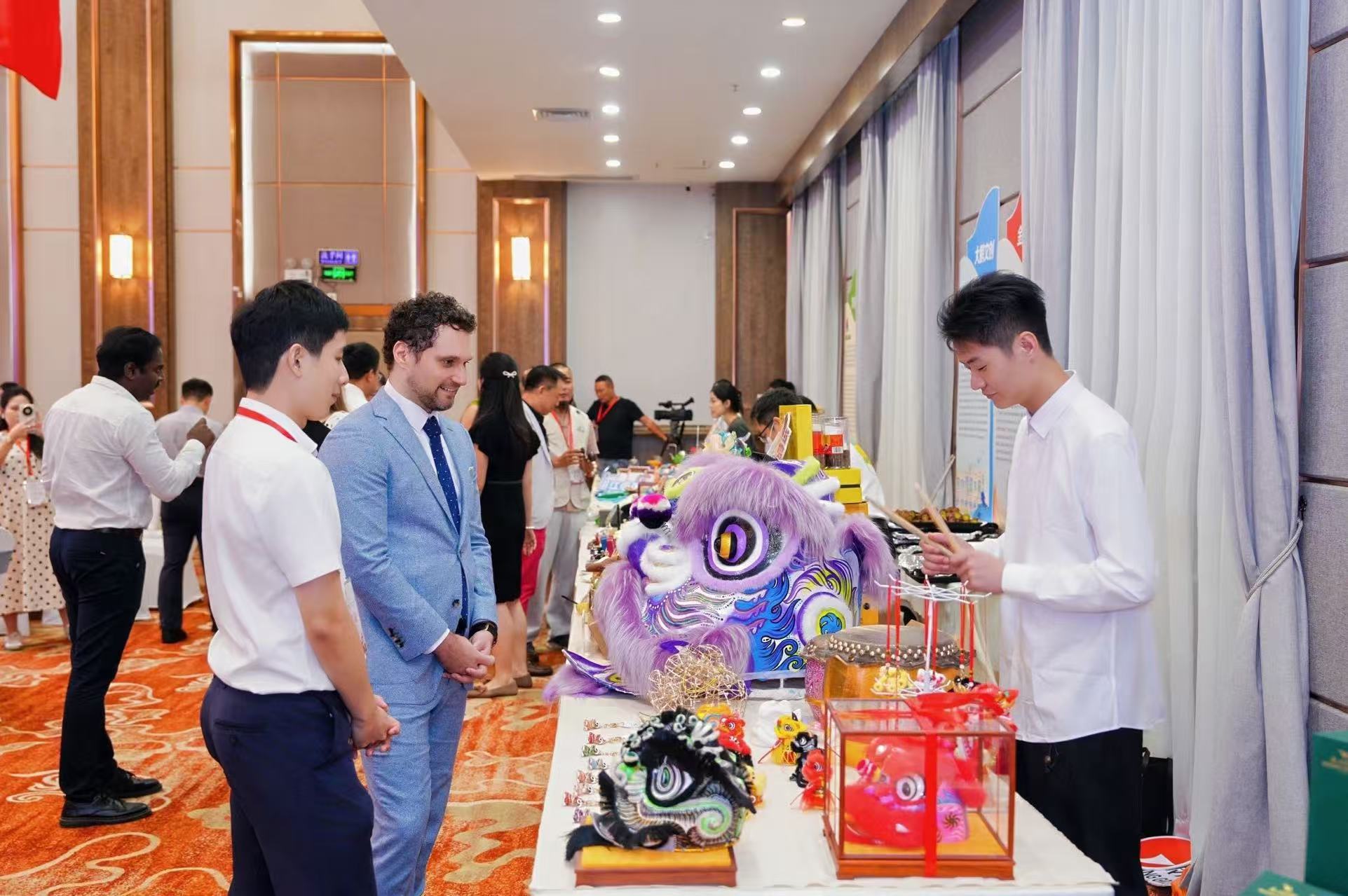 湛江文创展示.jpg