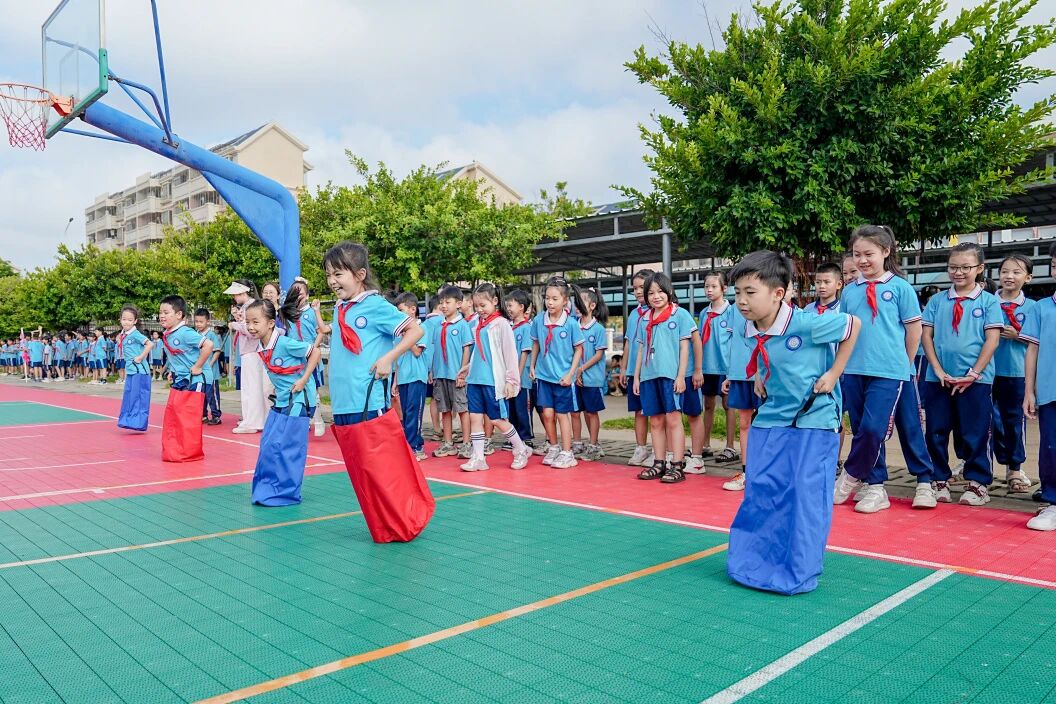 大美宝钢 为爱上色！湛江钢铁携手立邦中国连续三年守护湛江学子成长路