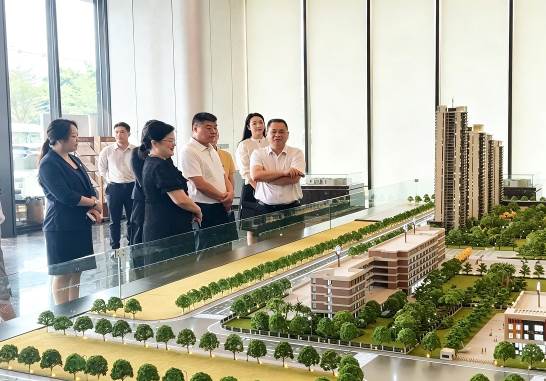 调研走访深入一线 政策服务直达楼盘