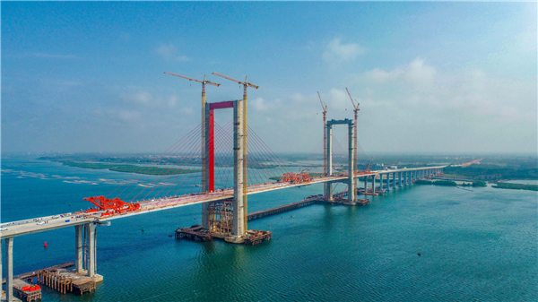 调顺跨海大桥成功合龙 “湛江红门”正式拉通