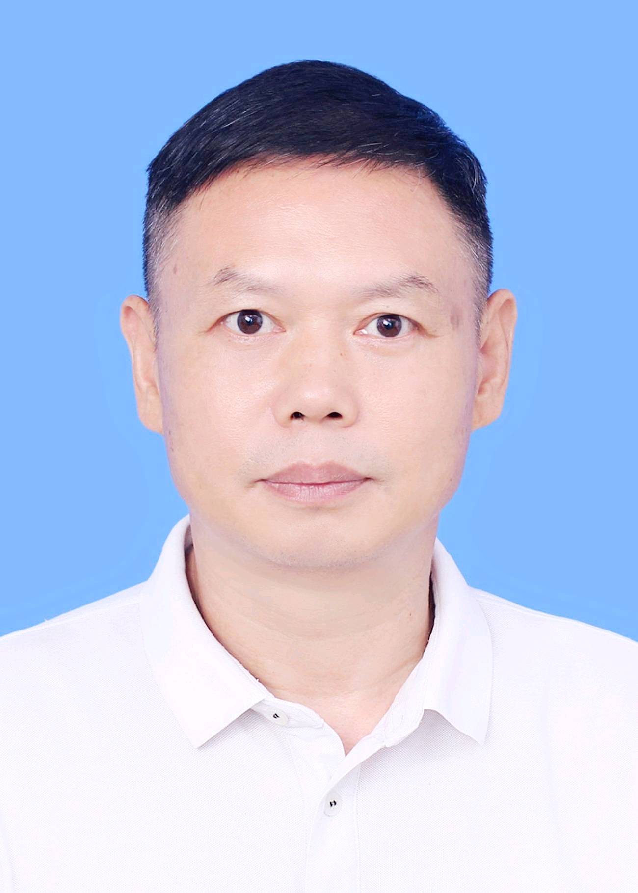 工作简历彭卫东,男,汉族,1969年5月生,江西鄱阳人,1987年11月参加工作