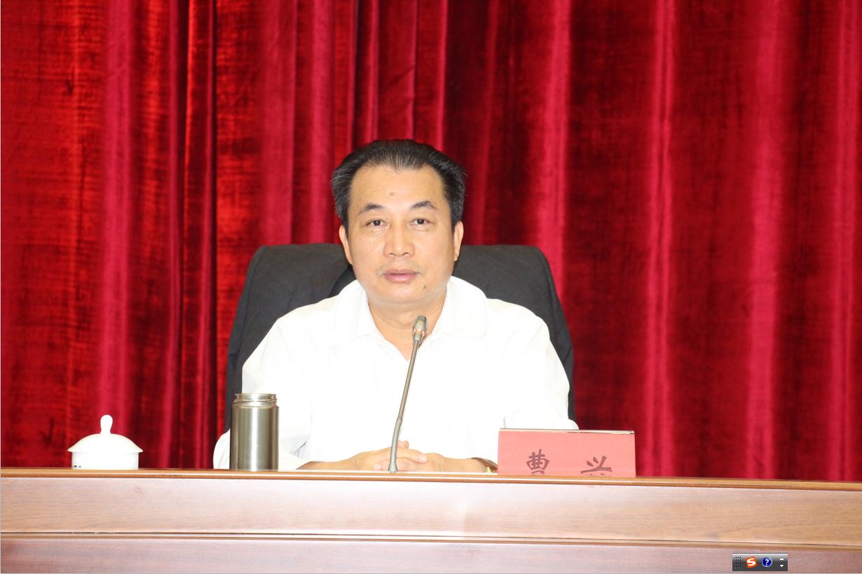 图为市委常委,常务副市长曹兴在会上讲话
