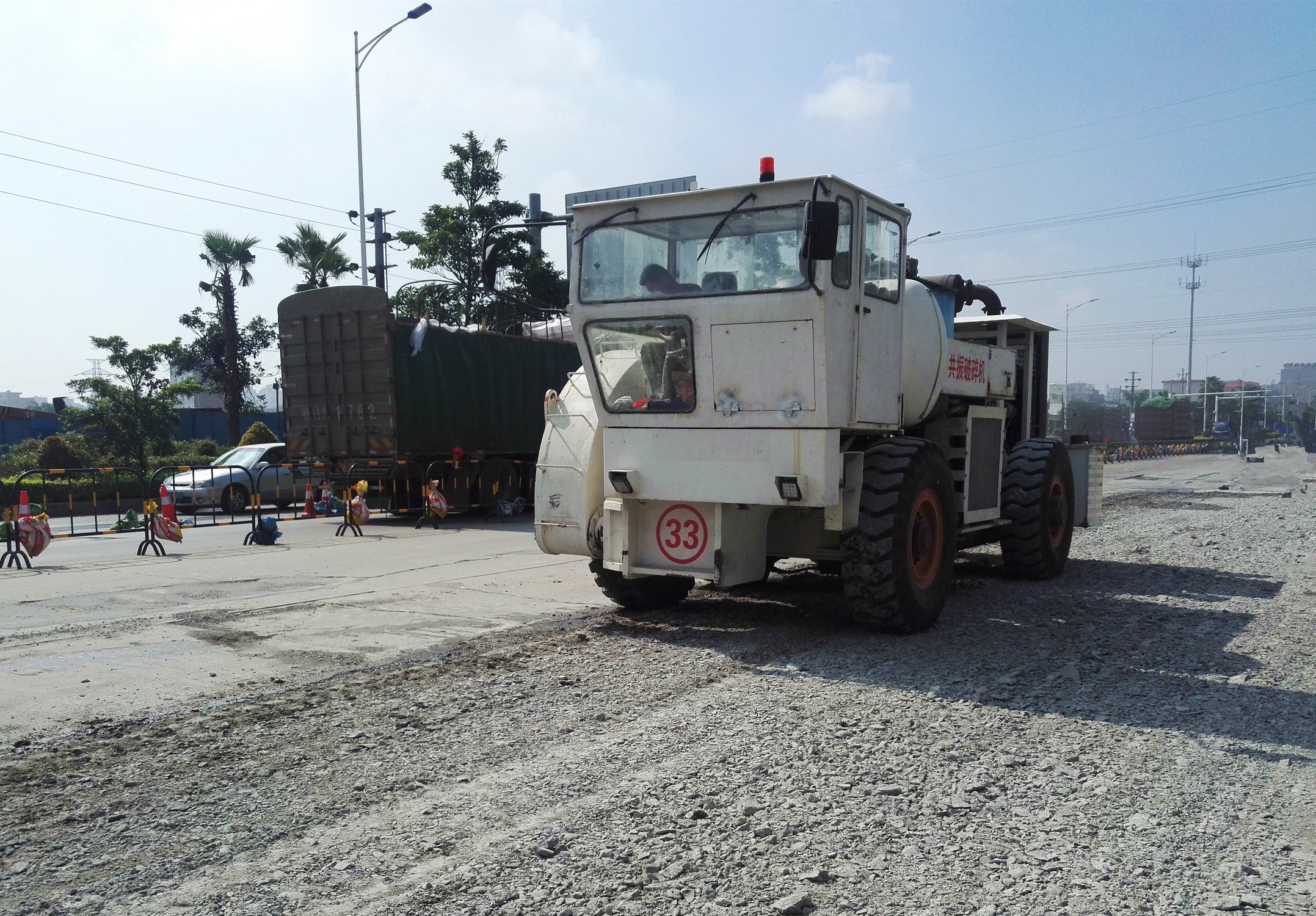 共振碎石化技术在我省路面改造工程中首次应用