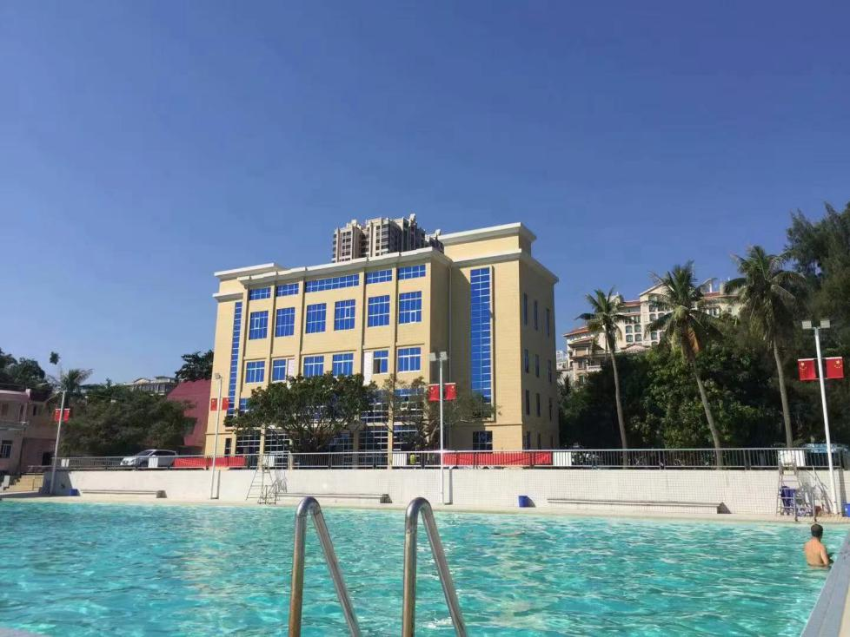 湛江市海滨游泳场4月28日全面开放