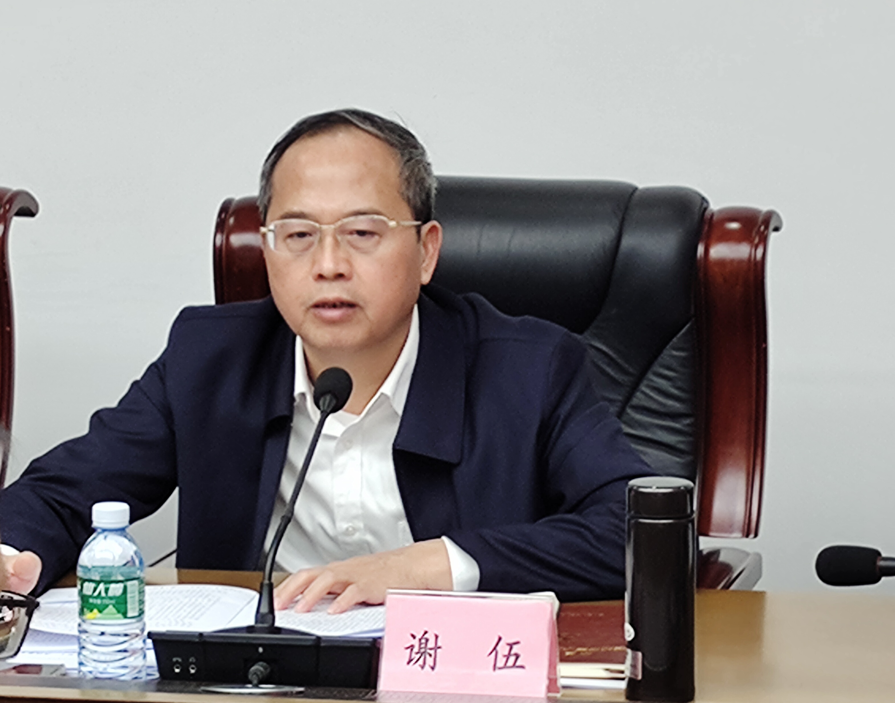 图为党组书记,局长谢伍就贯彻落实党代会精神做重要讲话.jpg