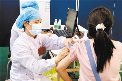广东医科大学 4000多师生开始接种新冠疫苗第三针